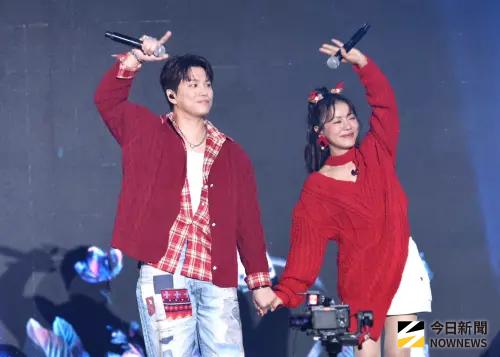 Energy阿弟和丁噹牽手唱〈可以是朋友〉！陪粉絲過浪漫聖誕節
