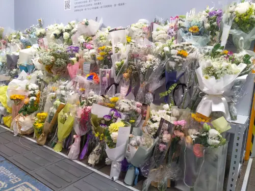 「英雄擋住刀火！」北捷設悼念牆　千人留言緬懷余家昶以身抗暴
