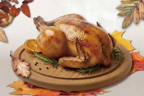 ▲焦糖楓推出「歲末吃雞・感恩回饋」活動，整隻烤雞感恩價249元，每日各店限量5隻。（示意圖／焦糖楓提供jiaotangfeng.com，AI輔助生成）