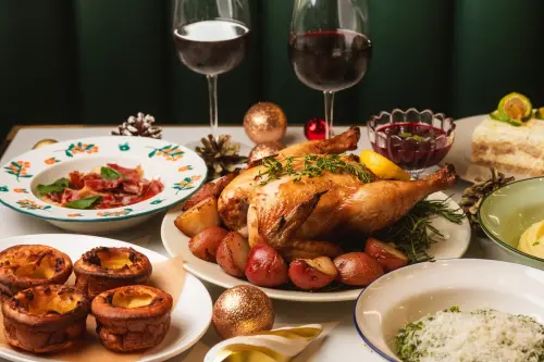 ▲PASTAIO推出聖誕分享餐，圖為烤全雞。（圖／PASTAIO提供）