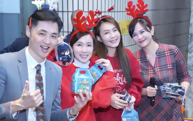 宋逸民、陳維齡聖誕報佳音！體恤警政人員送這2物　背後含義超暖