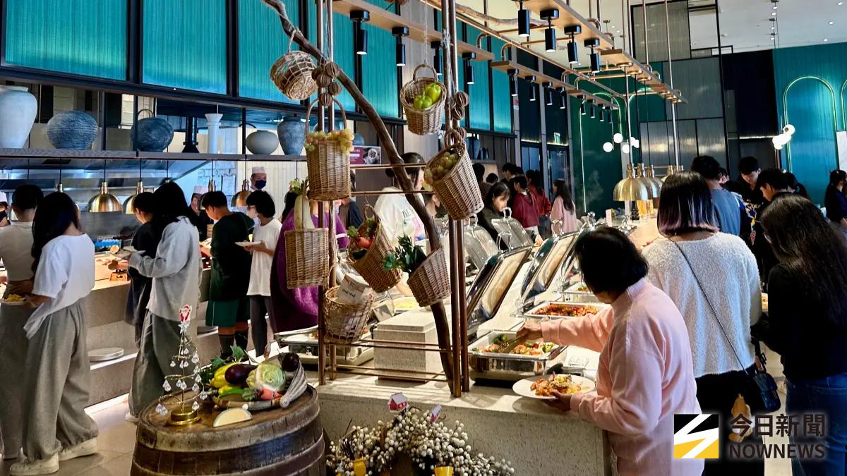 ▲ 「承億酒店」攜手高雄在地慈善夥伴，今（25）日邀請近百位孩子走進飯店，共享一場被用心款待的高空饗宴。（圖／記者陳美嘉攝，2025.12.25）