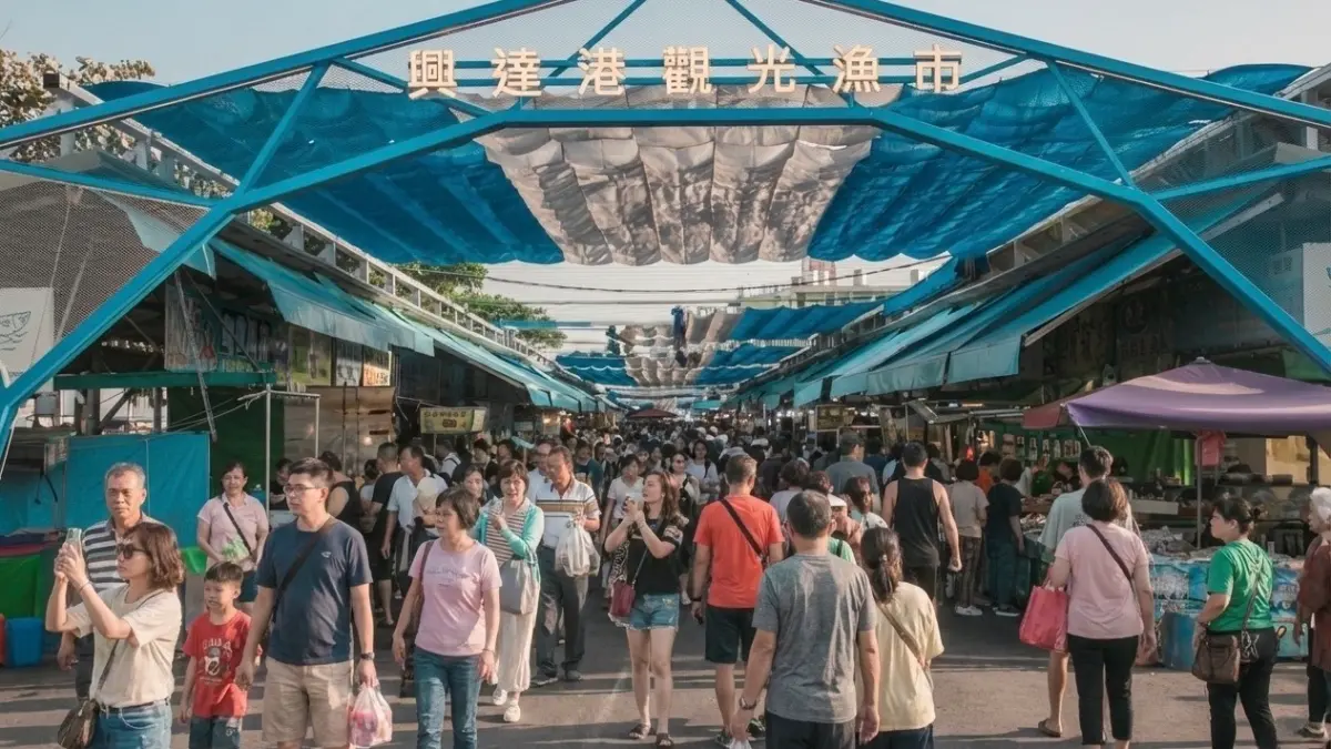 ▲ 「2025茄萣烏金大賞夕陽音樂會」活動當天「高雄市茄萣區興達港觀光漁市」也推出限量烏魚子特賣會。（圖／高市府觀光局提供）