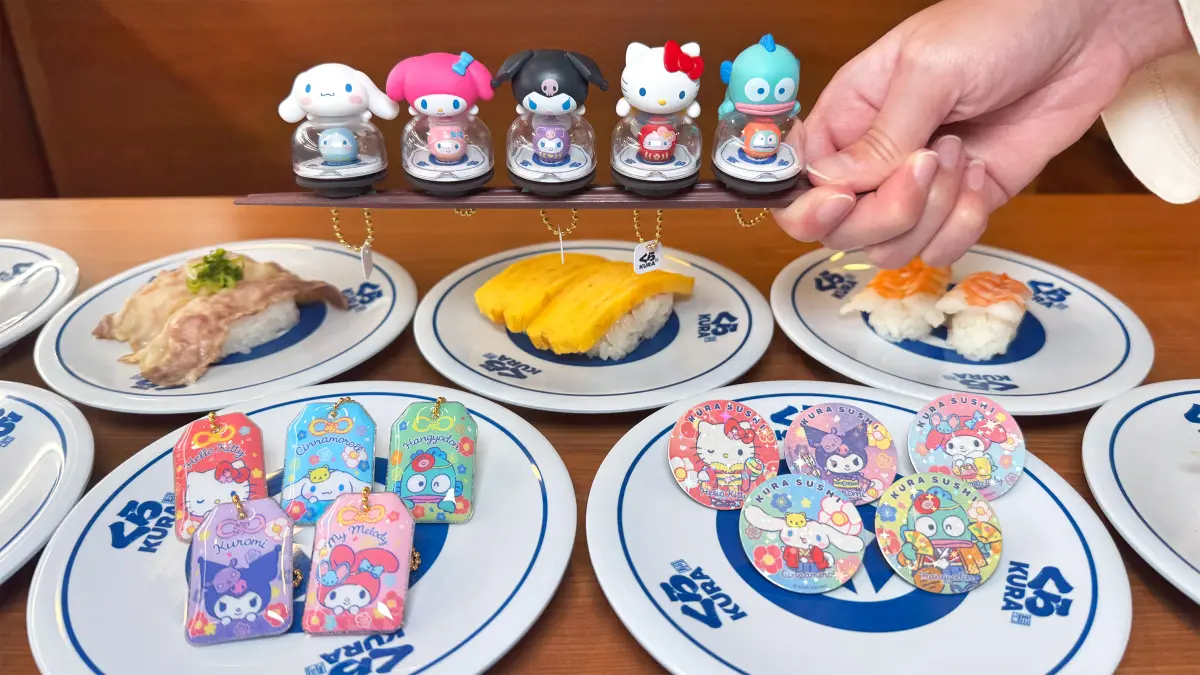 ▲台灣藏壽司新年聯名「三麗鷗家族」15款扭蛋明12月26日開搶，網路Threads代吃費飆到650元吸引近萬人按讚！預約訂位必中全攻略一覽。（圖／藏壽司kurasushi.tw）