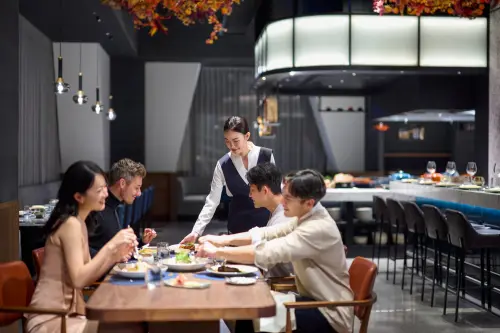 ▲高雄洲際酒店SEEDS大地義義式餐廳推出跨年夜香檳自助式晚宴，每位2680元+10%。（圖／高雄洲際酒店提供）