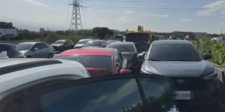 耶誕節不平靜！中山高北上8車連環車禍　釀8人受傷送醫