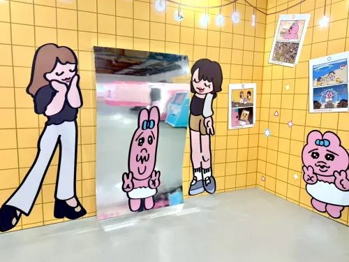 ▲網美街拍哈哈鏡區，快與褲褲兔合照吧。（圖／記者蕭涵云攝）