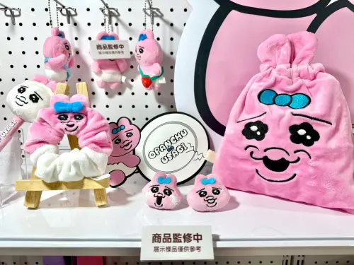 ▲不可能連戒指、髮圈都毛茸茸的好可愛。（圖／記者蕭涵云攝）