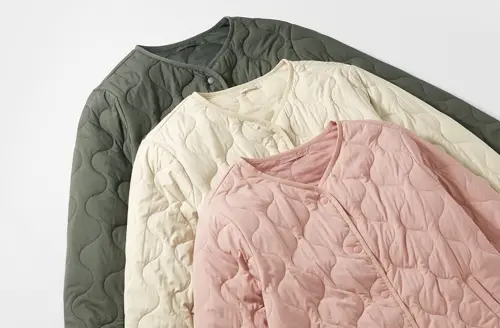 ▲近年來復古潮流席捲時尚圈，讓「老奶奶風」絎縫外套再度成為最熱門的時尚單品。（圖／lativ官網）