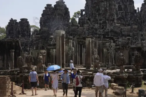 吳哥窟旺季慘變空城！泰柬戰火嚇跑遊客　陸路封鎖攤商苦等停火
