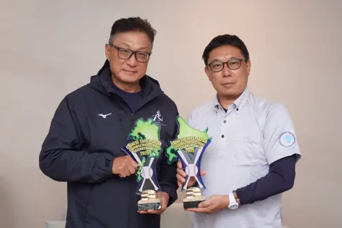 ▲台日高中棒球對抗賽今日開打，日本高等學校野球連盟（高野連）秘書長井本亘（右）出席開幕典禮。（圖／中華棒協提供）