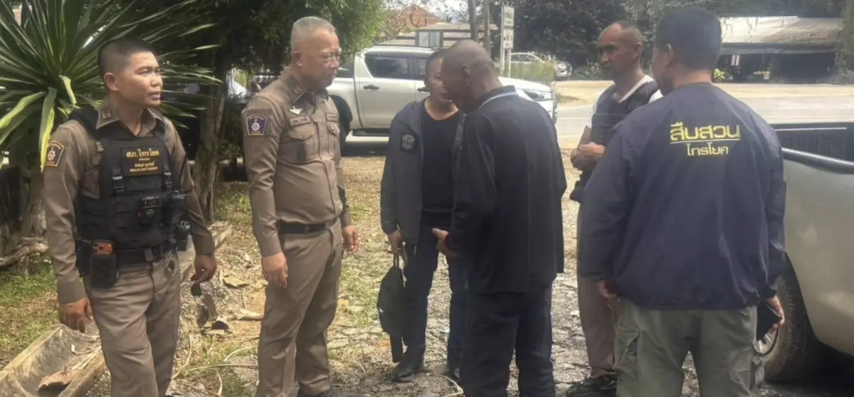 ▲泰國警方在北碧府賽育縣展開大規模追捕行動，最終在邊境一帶逮捕涉嫌槍擊與擄人的前僧人。（圖／翻攝自The Thaiger）