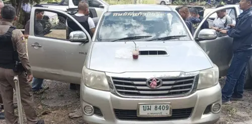 ▲警方在嫌犯車內查扣一把9毫米手槍，研判為犯案時使用的武器，相關證物已送交鑑識。（圖／翻攝自The Thaiger）