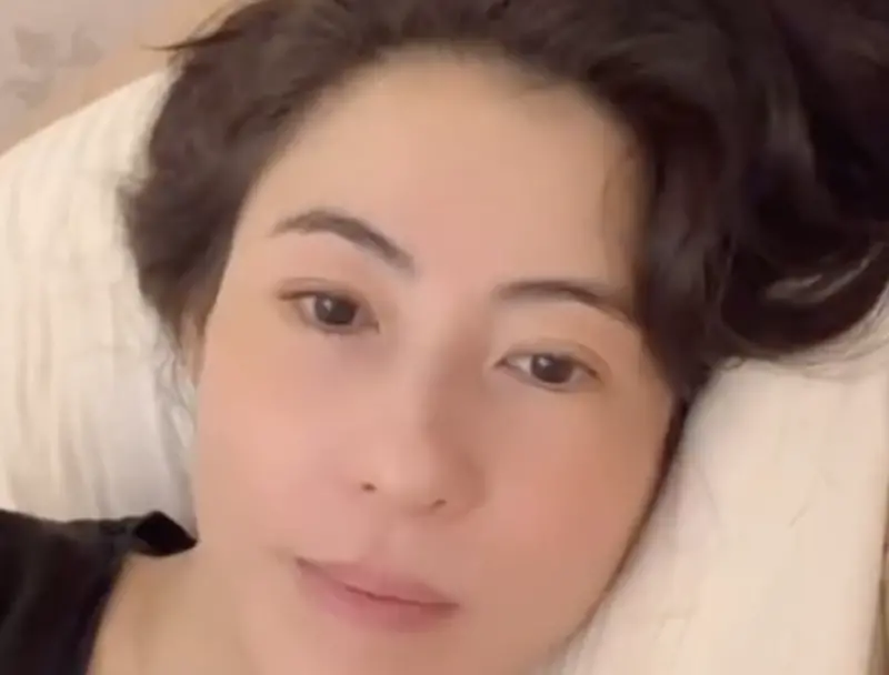 張柏芝聖誕節給粉絲眼福！滾床私密影片䆁放性感　懶理被稱暴瘦