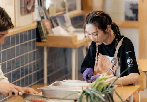 ▲嗨！營業中、曾莞婷、阿本、莎莎（圖／好看娛樂提供）