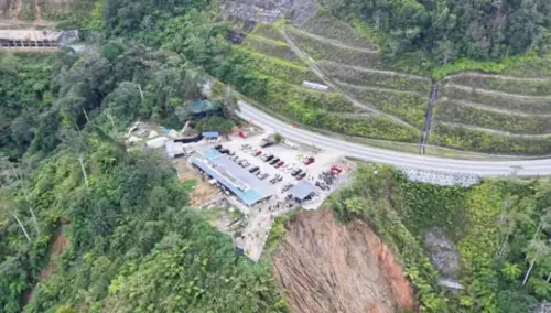 無人機意外拍到地陷　馬來西亞金馬崙人氣餐廳旁封閉調查
