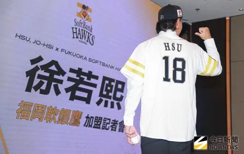 ▲徐若熙新球季正式加盟日職福岡軟銀鷹隊，預計穿上象徵王牌的背號18號。（圖／記者葉政勳攝 ,2025.12.26）
