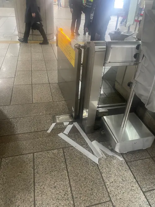 ▲北捷中正紀念堂老翁喝醉鬧事。（圖／翻攝畫面）