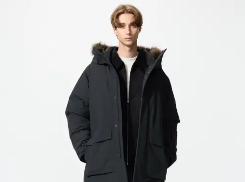 ▲日本男性時尚雜誌《UOMO》針對2025年冬季UNIQLO多達20件羽絨單品進行排名，依據保暖程度與試穿評比，其中第一名由UNIQLO「極暖羽絨大衣」奪冠。（圖／日本UNIQLO官網）