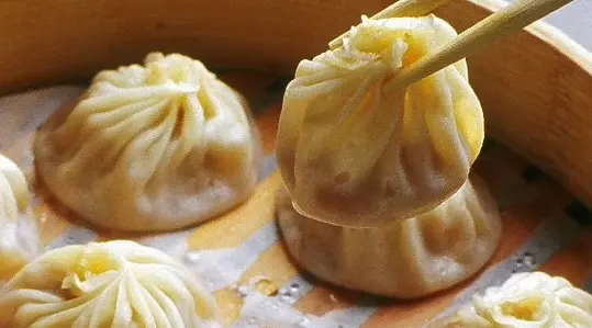    ▲2005年開設點水樓江浙料理餐廳在南京東路上的首家店，後續也成為鼎泰豐之外，受到國內外食客愛戴的小籠包品牌。（圖／翻攝點水樓官網www.dianshuilou.com.tw/）  