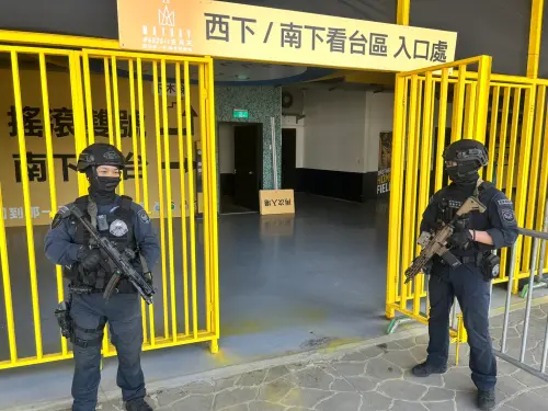 ▲警方加強各大型活動維安，昨天在五月天演唱會現場進行演練。（圖／台中市警局提供，2025.12.26）