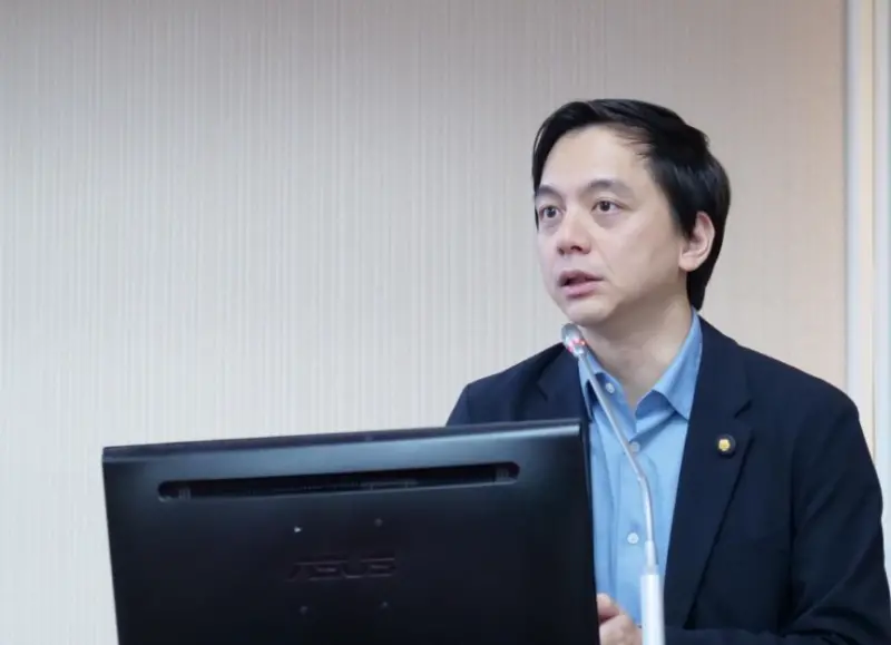 政院修法！立委赴中國須申請　牛煦庭轟不合理：共諜全都在府院黨