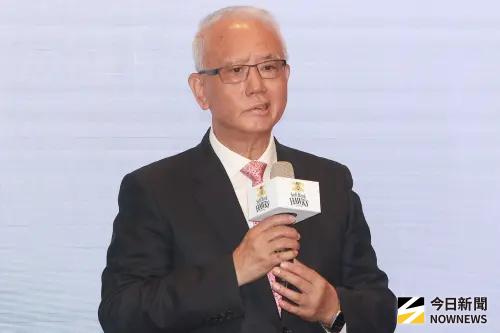 ▲味全龍創辦人魏應充出席徐若熙加盟軟銀鷹記者會，他表示，徐若熙赴日「非買賣」，盼未來能培養更多「龍之子」。（圖／記者葉政勳攝,2025.12.26）