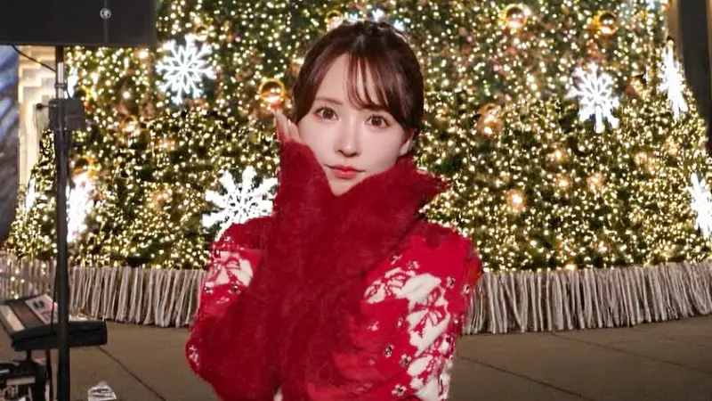 ▲三上悠亞於聖誕節當天釋出一組白色系應景比基尼美照，性感又夢幻的造型引發粉絲暴動，她將於明（27）日正式登場應援，被笑稱先請大家「眼睛吃冰淇淋」，成功替活動提前暖身、話題滿滿。（圖／翻攝自三上悠亞IG@yua_mikami）