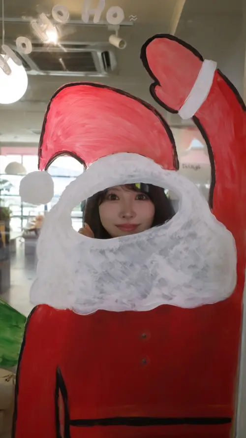 ▲除了辣照，三上悠亞也在IG限動曬出搞笑聖誕應景照，十分可愛。（圖／翻攝自三上悠亞IG@yua_mikami）