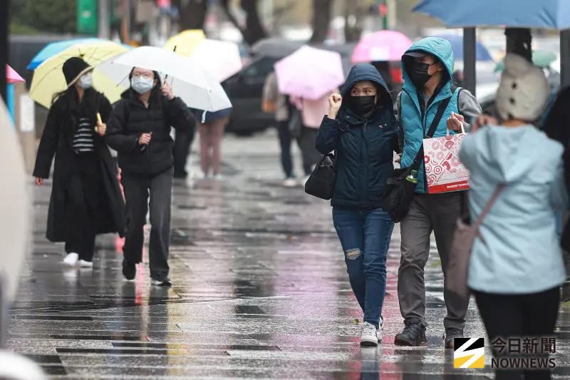 ▲跨年夜北東變天有雨，且元旦過後不僅水氣增多，更有一波強冷空氣團可能南下，強度不排除達到寒流等級。（圖／記者葉政勳攝）