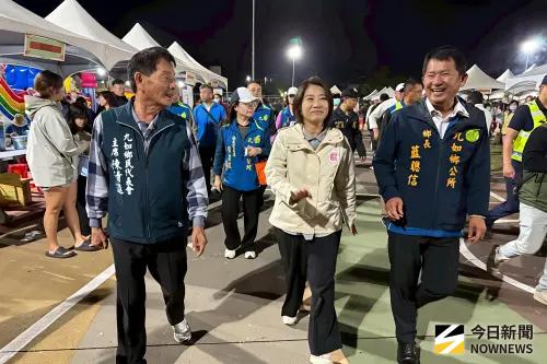 ▲周春米親臨現場與民眾互動，肯定九如鄉推動環保惜物與社區共融的用心，（圖／記者莊全成攝，2025.12.26）