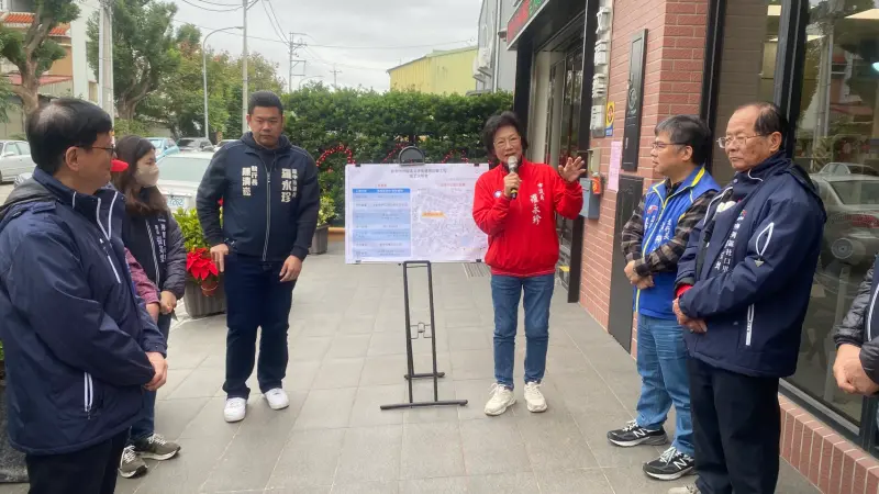 ▲神岡區多條道路車流繁重及管線反覆開挖，路面龜裂坑嚴重。立委楊瓊瓔與市議員羅永珍爭取中央與地方經費(圖／楊瓊服務處提供2025.12.26)