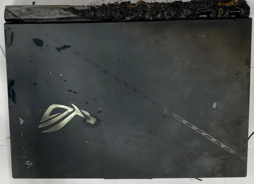 ▲警方在張文位於中正區的租屋處，查扣一台有燒毀痕跡的關鍵ROG電競筆電。（圖／翻攝畫面）