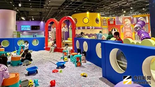 ▲ 夢時代旗艦店打造全新主題二館「AI 動感星球」與既有一館「AI 機器人星球」，兩館合計近600坪。（圖／記者陳美嘉攝，2025.12.26）