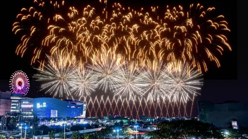 ▲跨年花火最終章「航向未來之光」，和大家在金銀光雨中，下一起躍向2026年。（圖／高雄市政府提供）