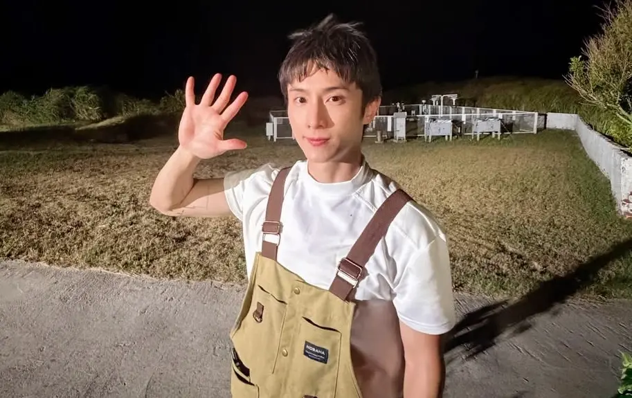 ▲阿本錄《嗨！營業中》前出包，昨（25）日發文透露一早起來搭火車竟等錯月台，讓他扛著行李超崩潰暴衝，但還是沒搭上火車，忍不住直呼：「真的是匆匆忙忙、連跑帶跳、連滾帶爬」。（圖／阿本IG@aben6011）