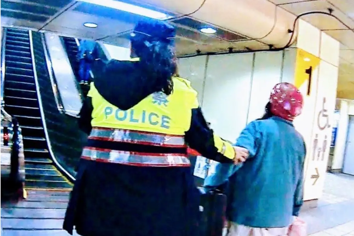 ▲新北市永和區頂溪捷運站24日耶誕平安夜晚上，傳出一起激烈的衝突糾紛。