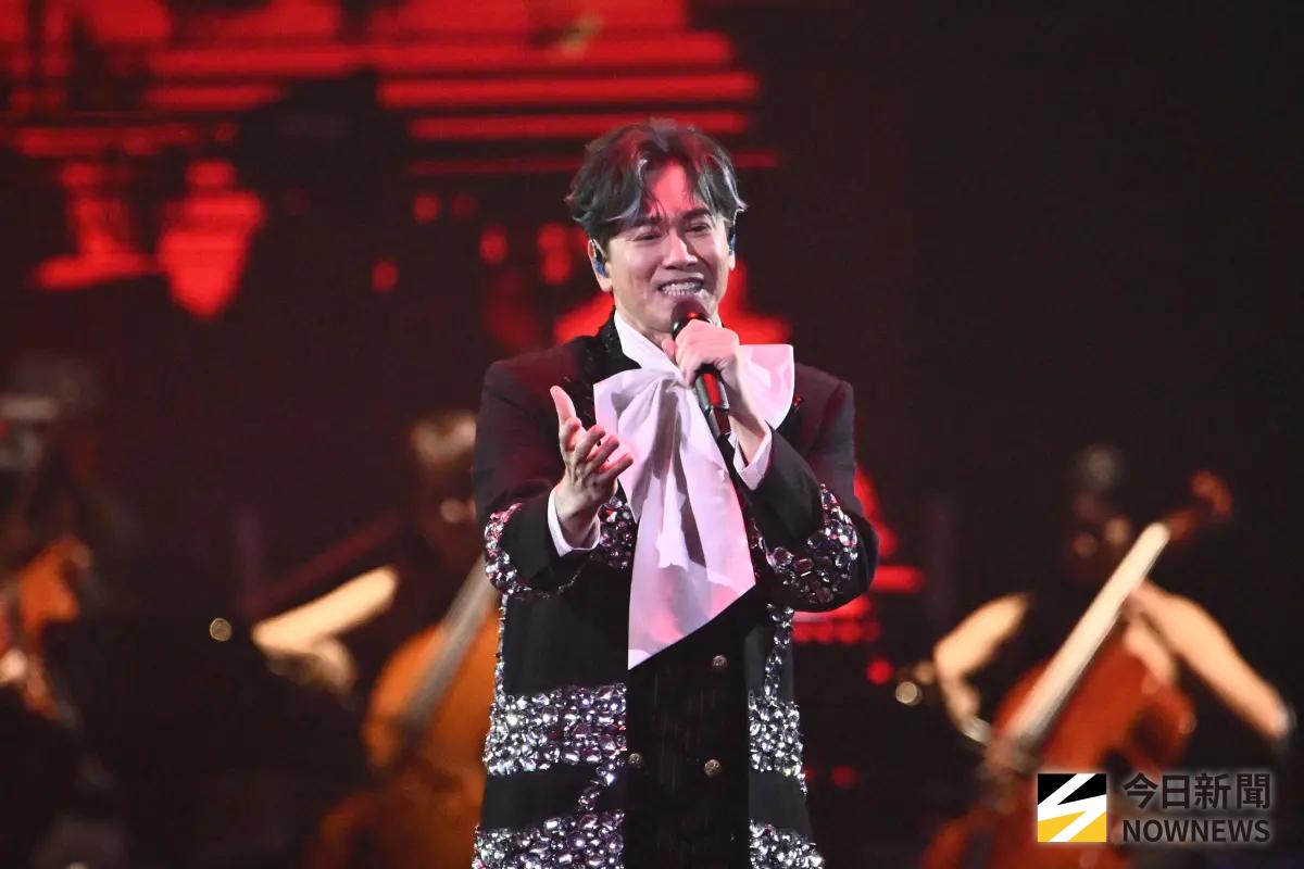 ▲李聖傑（如圖）小巨蛋演唱會今晚登場，他演唱〈擦肩而過〉致敬屠穎，還邀請恩師、重量級音樂人鮑比達當演唱會嘉賓。（圖／記者林柏年攝）