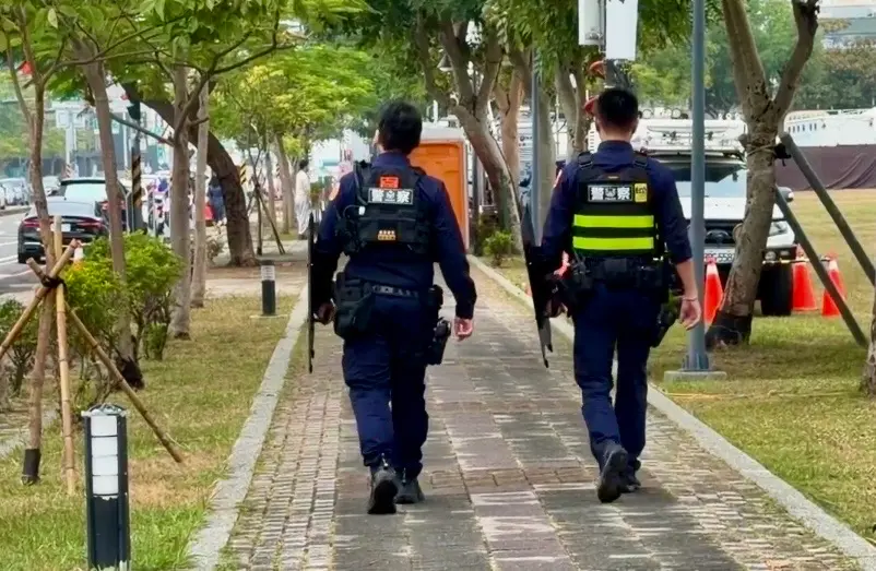 ▲ 屬於開放型的南瀛綠都心公園，規劃機動防阻小組，包括場地安檢、監視中心，除了有霹靂小組，也申請保三總隊支援，屆時也有兩隻偵暴犬出動，更裝設遠端監控，並提升見警率。（圖／南市府提供）