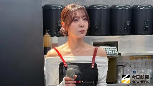 直擊／睦那京現身台北！體驗台灣手搖飲文化　粉絲頂10度低溫夜排
