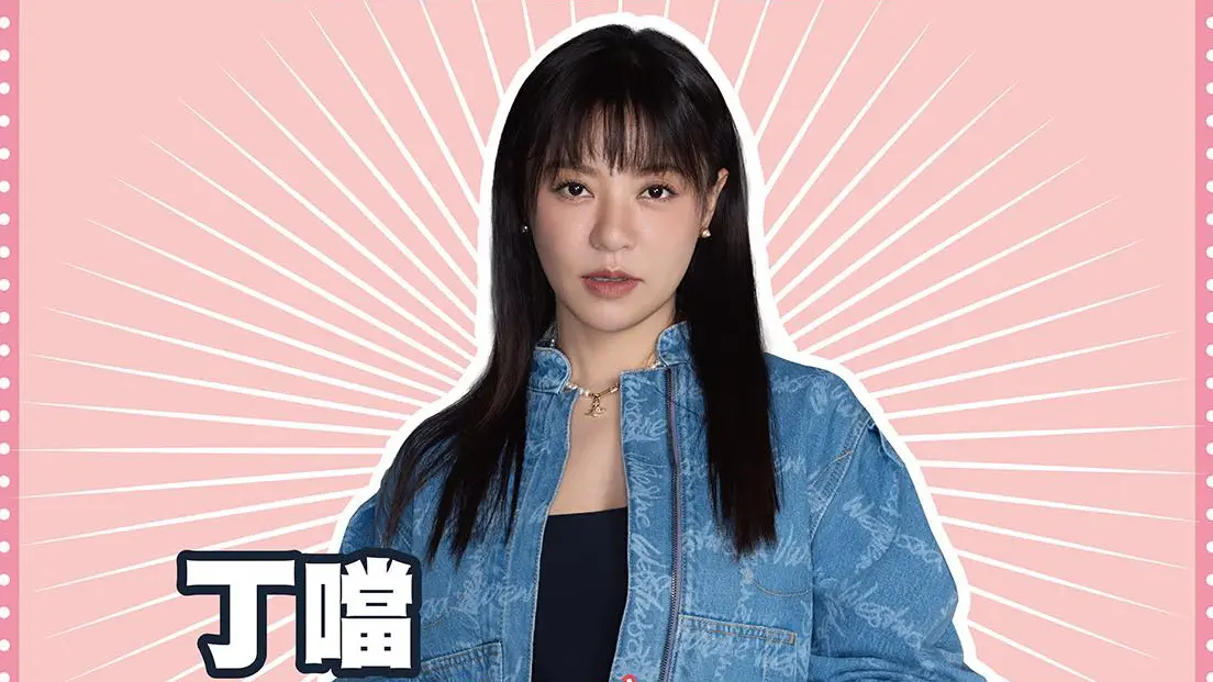 ▲2026屏東跨年熱鬧開唱，屏東市《High歌之夜─歌舞昇屏》由丁噹（如圖）領軍14組卡司登場；里港《嗨玩阿里港》集結滅火器、郭書瑤、許富凱等演出，兩地皆免費入場，陪民眾迎接嶄新一年。（圖／翻攝自臉書@屏東藝遊Pingtung Performing Arts）