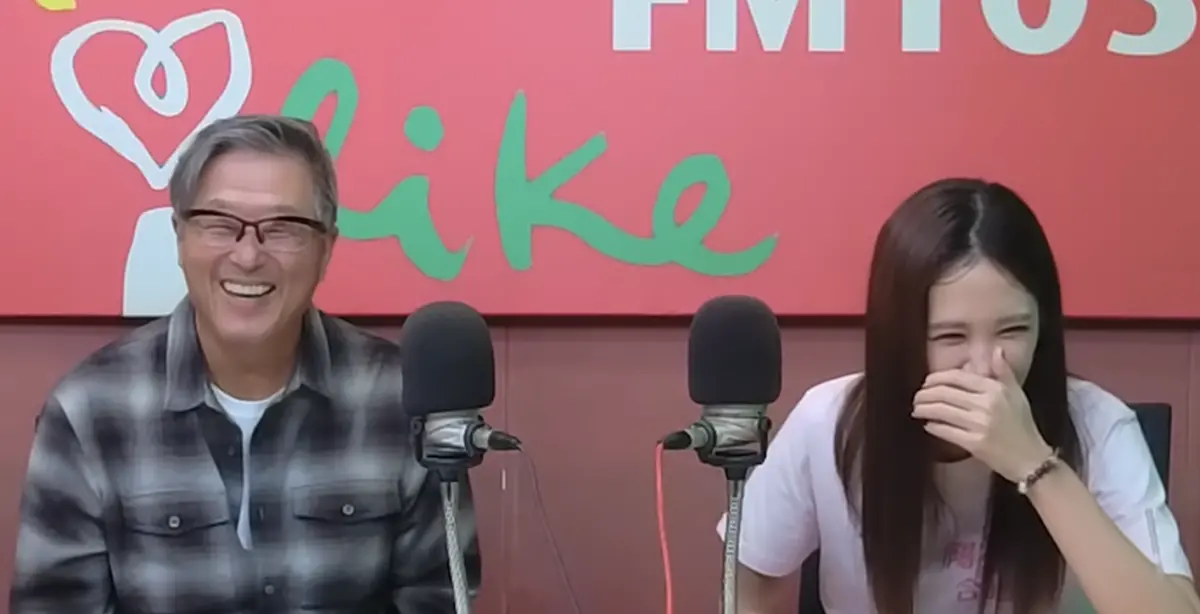 ▲安心亞（右）被王偉忠（左）追問和阿Ken的戀情，本來解釋兩人個性不合，不會交往，結果越講越嘴軟，把王偉忠逗樂。（圖／翻攝自YouTube 中廣流行網）