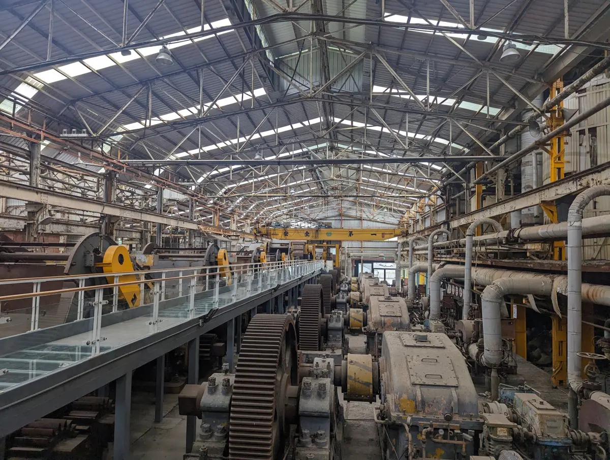 ▲蒜頭糖廠擁有超過百年歷史，園區內保留紅磚小月台、木造五分車站、日式宿舍群，以及蒸汽機車等珍貴糖業資產。（圖／台糖提供）