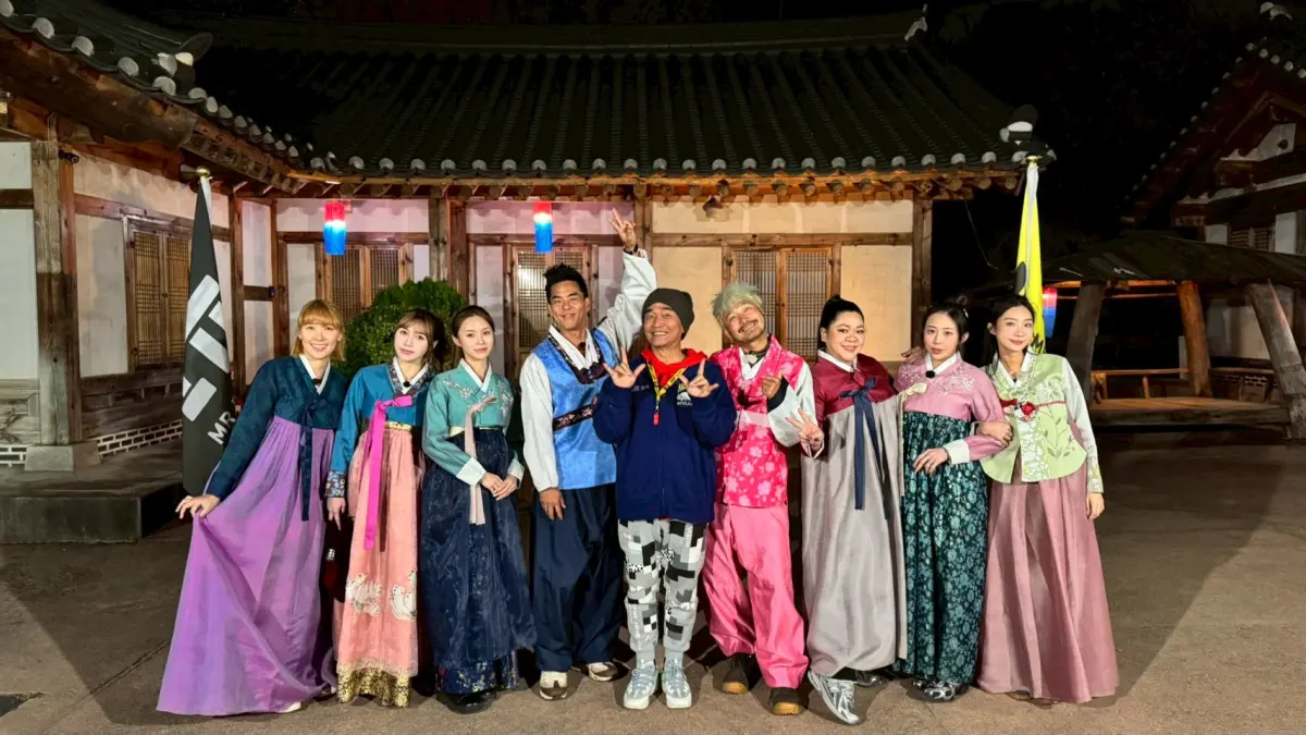 ▲坤達因捲入閃兵案宣布停工，《綜藝玩很大》本集迎來全新陣容，由最懂KID（林柏昇）、曾為黃隊核心戰力的柯有倫（左四）擔任黑魔王，與常勝軍KID展開激烈對決。（圖／綜藝玩很大提供）