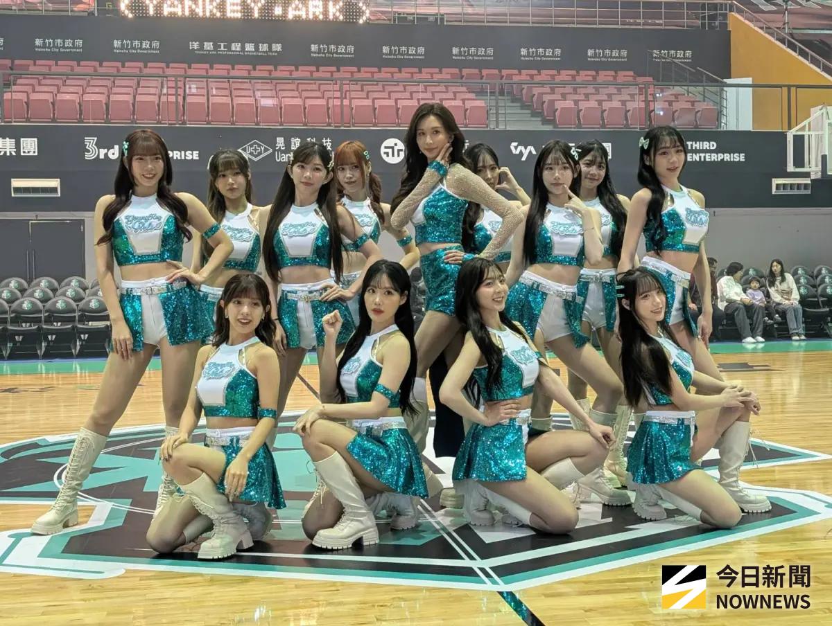 ▲睦那京、李素敏與崔洪邏現身球場與球迷互動，雖然朴淡備因行程因素缺席，仍未削弱整體話題性。本場開幕戰另有驚喜彩蛋，知名藝人林志玲受邀到場力挺洋基工程，賽前與啦啦隊成員一同亮相。（圖／記者陳昱慈攝）