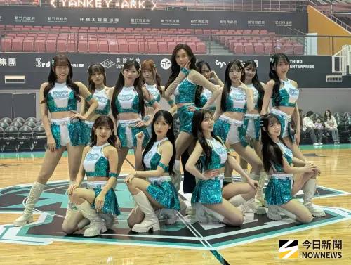 林志玲同框「韓籍女神」全場暴動！洋基主場隊史開幕3400人全完售
