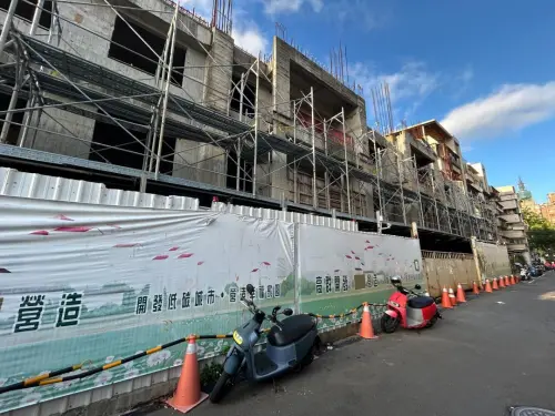 ▲大安區的「大安文樺」只蓋到3樓就停工，並因財務問題，整棟遭到法拍（圖／取自台灣金服網站）