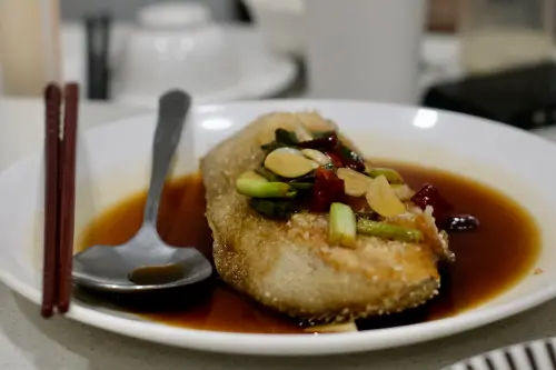 ▲一道紅燒魚，曾經讓夏永岩與父親吵翻了天。（圖／記者葉盛耀攝）