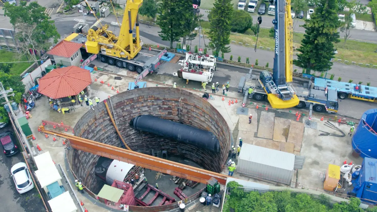 ▲大安大甲溪聯通管工程-大甲溪輸水管第1標統包工程用國內首創最大口徑WSP推進工法，並調整潛盾深度，降低地質影響，以利加快掘進速度，且於斷層處設置耐震設施，降低後續維運負擔。（圖／水利署提供）