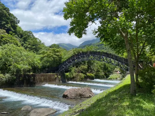 ▲ 台北水源特定區管理分署定期維護百年古圳大羅蘭溪，恢復原始風貌，提供具有在地特色之環境教育解說場域及休憩空間。（圖／水利署提供）